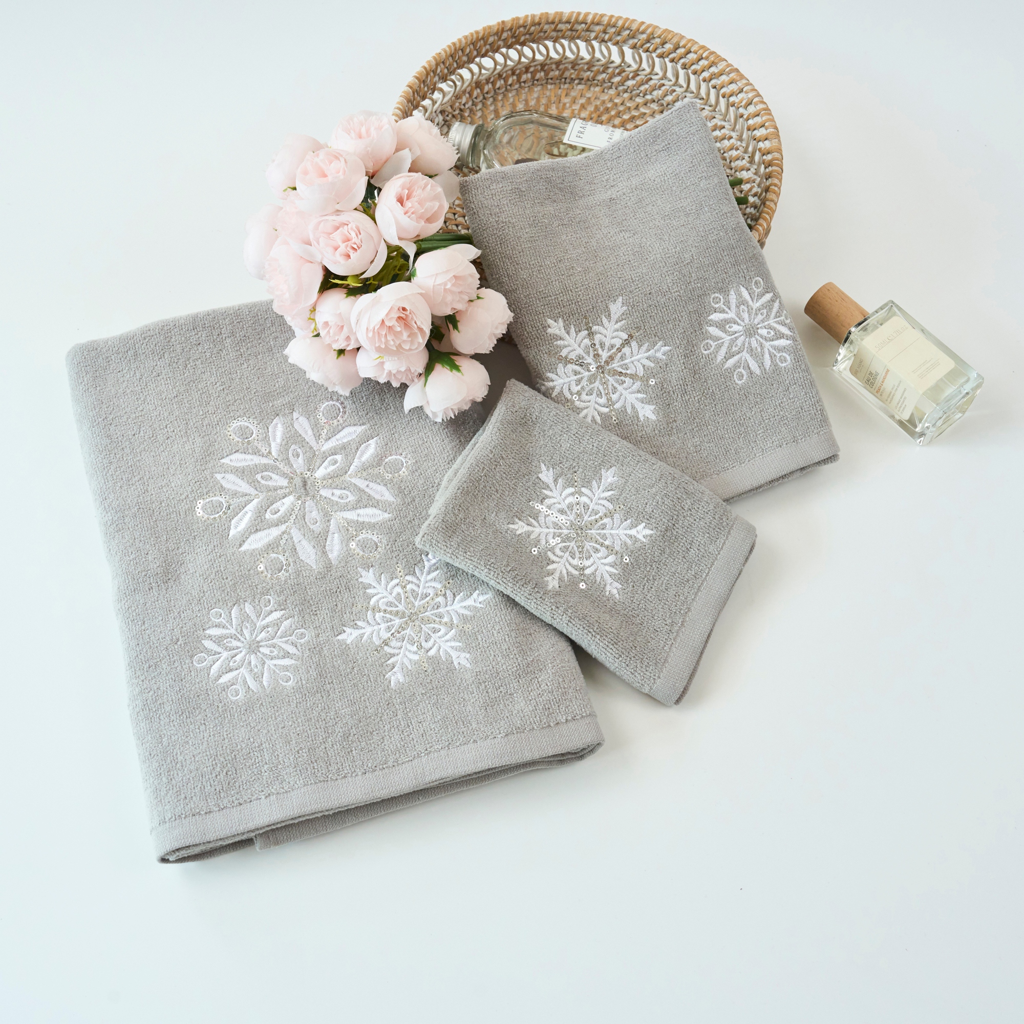 Xmas Premium Decor Ultra 100 Cotton Embroidered Bathroom Modern 3 Piece Christmas Towel Set Grey White Color Grey Snowflake Bed Bath Beyond 39174161